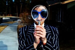Que vous soyez dirigeant de TPE/PME ou responsable commercial, la mise en place d’une veille performante et structurée vous permet non seulement de repérer les bons appels d’offres en amont, mais aussi de préparer une réponse compétitive et conforme. Dans cet article, découvrez la méthode pas à pas pour transformer la veille juridique en un outil stratégique de développement commercial.